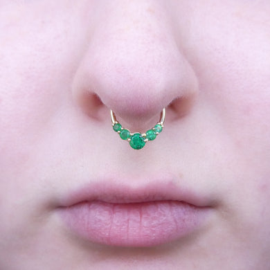 0.32ct Round Green Emerald Hinged Septum Clicker Ring set in 14k Yellow Gold - Skyjems Wholesale Gemstones