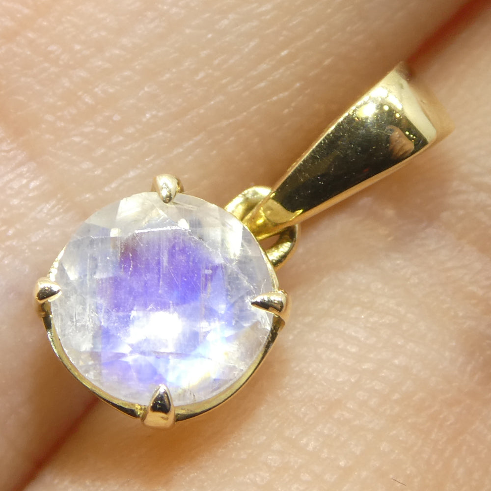 0.66ct Round Rainbow Moonstone Pendant set in 14k Yellow Gold