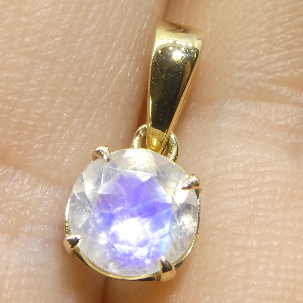 0.66ct Round Rainbow Moonstone Pendant set in 14k Yellow Gold