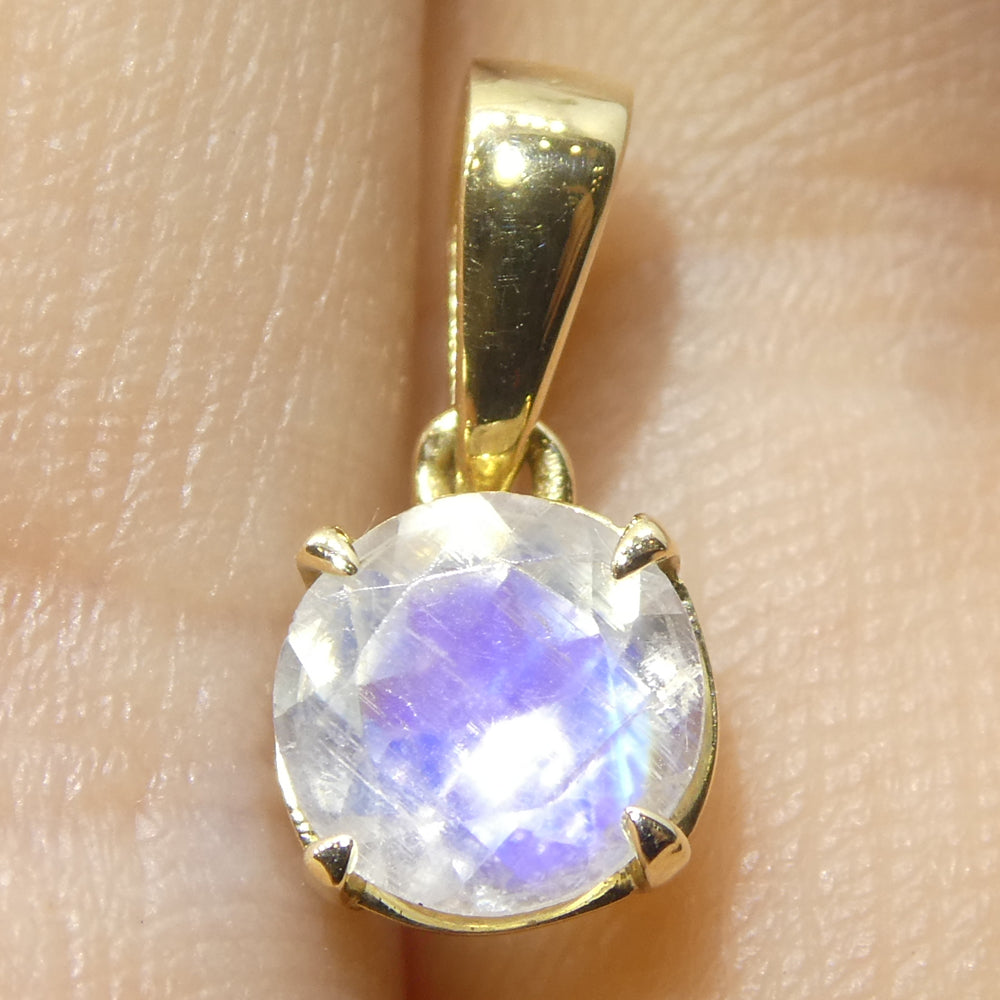 0.66ct Round Rainbow Moonstone Pendant set in 14k Yellow Gold