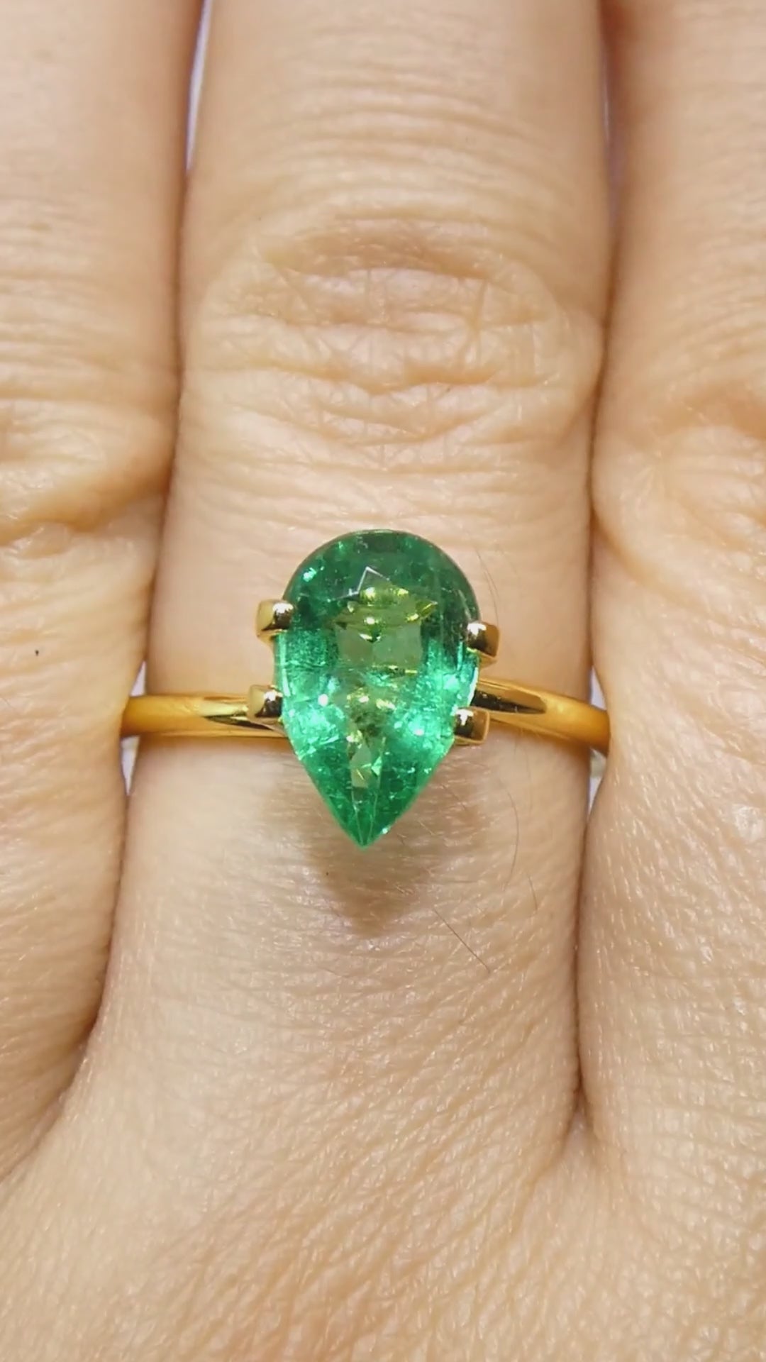 1.92ct Pear Green Emerald GIA Certified Zambia (F2) — product video
