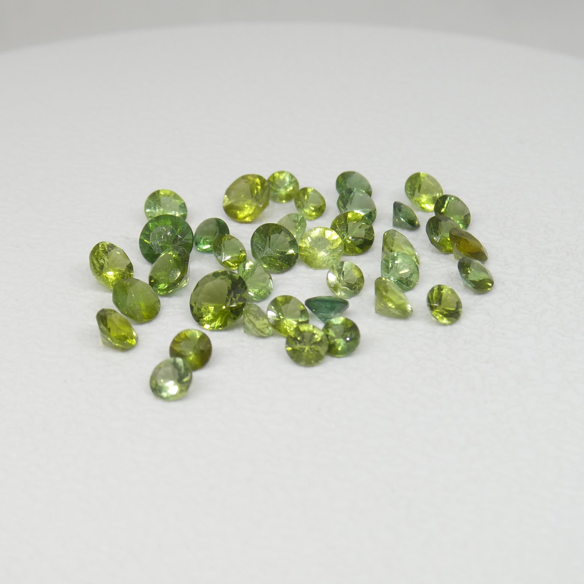 Round Brilliant Cut Green Sapphire from Sri Lanka - Skyjems Wholesale Gemstones